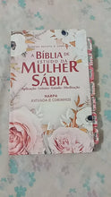 Carregar imagem no visualizador da galeria, Bíblia de Estudo da Mulher Sábia  | Com Harpa Avivada + Abas | Letras Jumbo