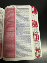 Carregar imagem no visualizador da galeria, Bíblia Da Mulher Sábia Rosa - Com abas
